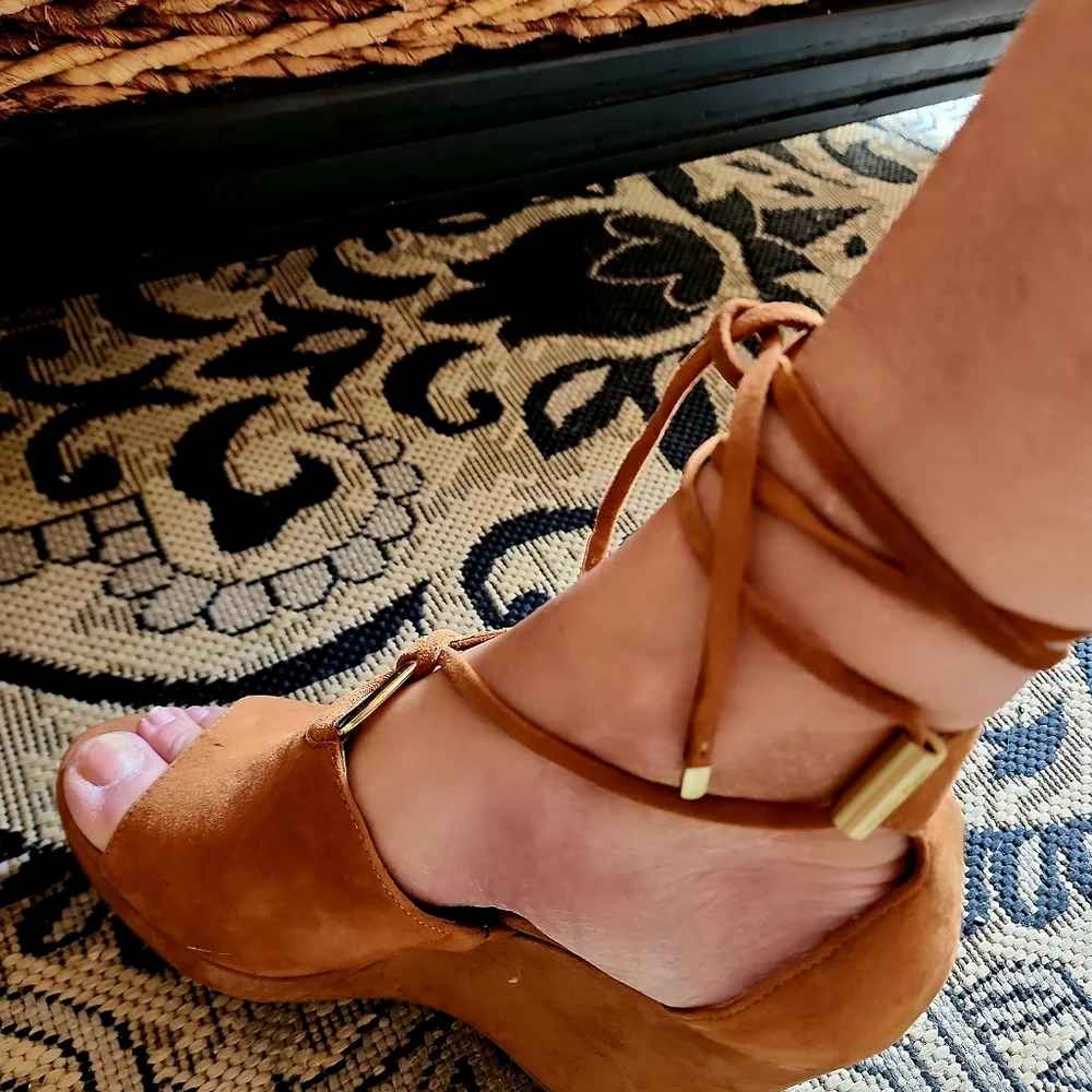 CALVIN KLEIN strappy Suede platform heels. Like new.